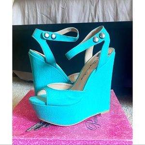 Penny loves Kenny turquoise wedges size 6
